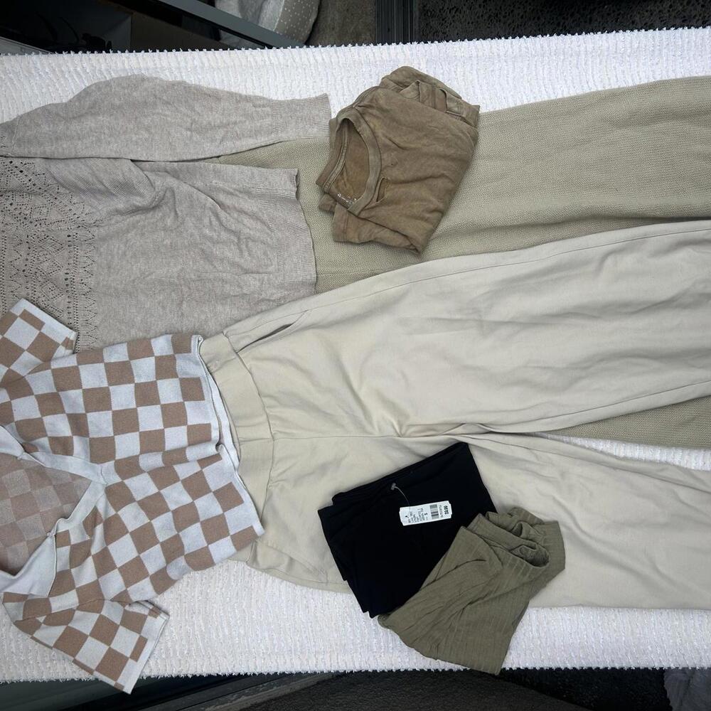 Women’s Small 7pc Neutral Bundle Tan White Cozy Casual Layering Mix